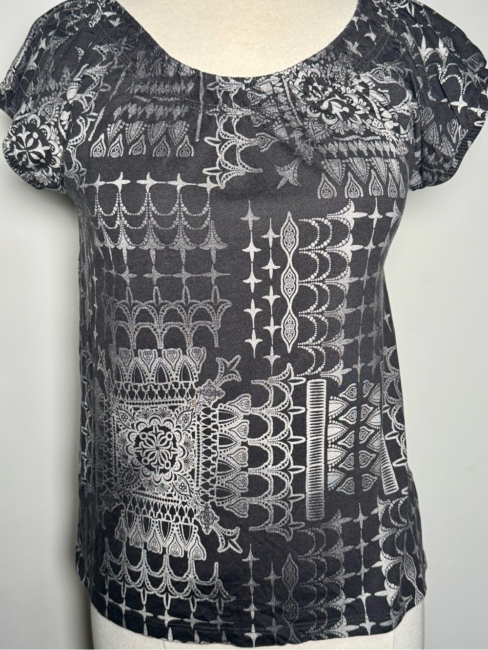 Gray Silver Lace Print Cap Sleeve Top M Y2K Unique Gothic Punk Unique